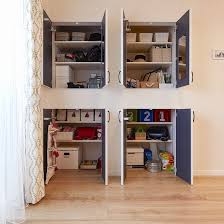 リビングに家族それぞれの収納スペースを確保したファミリークローク お父さん お母さん 子供用と自分専用の収納があれば便利 以外に困るカバン バッグの置き場所も解決 枚方 モデルハウス 新築一戸建て 収納 収納スペース リビング