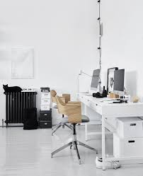 Ikea Deutschland Der Schreibtisch Alex Hat Einen Integrierten Kabelsammler So Bleiben Kabel Ausser Sicht Minimalistisch Wohnen Ikea Wohnzimmer Ikea Zuhause