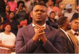 Bishop makamu is married to his wife, hloniphile makamu. Exposed Bishop Makamu Offers R1million Bribe To The Girl S Family
