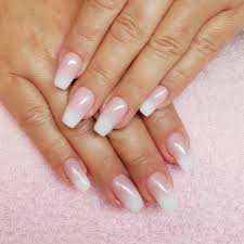 naturlich und gepflegt statt schrill und lang babyboomer nagel heisst der nageltrend die french manicure 3 0 zum selber mac babyboomer nagel nagel nageldesign