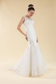 Abiti da sposa a sirena gli abiti da sposa a sirena sono i preferiti delle spose che vogliono brillare di sensualità e raffinatezza. Abito Sposa Sirena Pizzo Favole Abiti Da Sposa E Da Cerimonia Con Sartoria