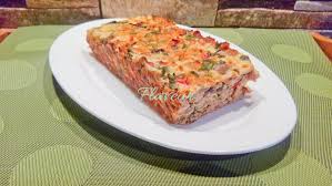 Pieptul de pui se condimentează cu sare şi piper şi se desface pe lung pentru a putea fi umplut. Rulada Din Carne De Pui Si Legume Flaveur