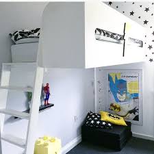 Sa Er Begge Vaerelser Klar Til Nye Lege Bornevaerelse Drengevaerelse Kidsroom Boysroom Diyseng Diy Stjerner Batman Silv Decor Home Decor Im Batman