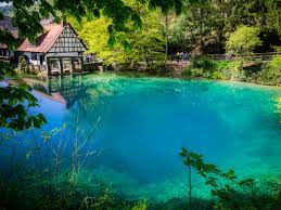 The blautopf (german for blue pot) is a spring that serves as the source of the river blau in the karst landscape on the swabian jura's southern edge. Heimaturlaub 2 Tage Ubers Wochenende Am Idyllischen Blautopf Mit 3 Hotel Fruhstuck Nur 47 Urlaubstracker De