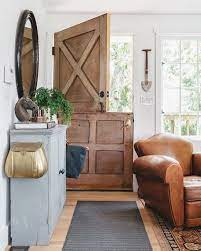 Why Is Farmhouse Decor So Popular What Is Transitional Farmhouse Decor Farmhouse Decor Boutique Farmhouse Decor Id In 2020 Farm House Living Room Rustic House Home