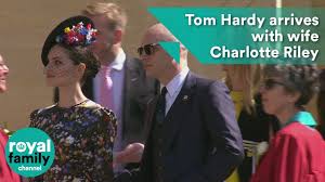 Hollywood star tom hardy arrives for prince harry and meghan markle's wedding with wife charlotte riley, sporting a shaved head. Royal Wedding Bald Headed Tom Hardy Arrives With Wife Charlotte Riley Youtube