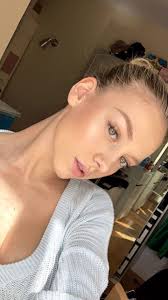 Ester expósito bate récords con su vídeo viral y supera a la mismísima kylie jenner. Pin By Ems On Ester Exposito Ester The Blonde Salad Piercing