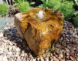 Die auswahl reicht von kleinen brunnen sowie quell und sprudelsteinen über bachläufe bis hin zu naturpools garten. Quellstein Im Garten Installation Gestaltung Tipps