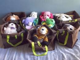 Family Holiday Tradition Ideas That Focus On Serving Others It S Always Autumn Service Projects For Kids Blessing Bags Girl Scouts