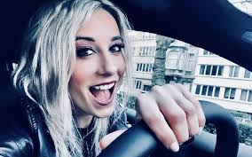 With over 109826+ followers, tinne oltmans is deemed as one of the popular. Sexy Ianthe Tavernier Uit De Buurtpolitie Toont Zichzelf In Bikini Nieuws365