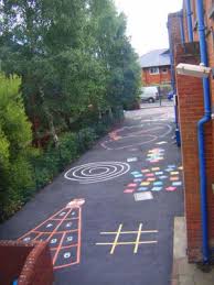 Casas de juegos, camas elásticas, vehículos infantiles, resbalines, balancines, columpios. 40 Nuevos Y Divertidos Juegos Tradicionales Para El Patio Del Cole Pinta Tu Patio Para Jugar Imagenes Educativas