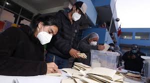  #debatechvcnn en el segundo debate por las primarias presidenciales, el candidato dei pc defendió el uso del medicamento interferon, el cual ha promovido para enfrentar la pandemia y que ha sido desestimado por expertos e investigaciones. Bokhswls6ztg M