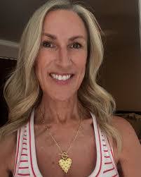 Deana Stone's Instagram, Twitter & Facebook