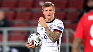 Their first child together was born before they actually got married. Fussballnationalspieler Toni Kroos Mit Coronavirus Infiziert Em Vorbereitung In Gefahr
