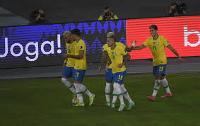 El seleccionador colombiano, reinaldo rueda, afirmó este martes que colombia está dispuesto a marcar historia en el partido en el que su equipo se medirá a brasil el miércoles en río de janeiro por la cuarta jornada del grupo b de la copa américa. Fkuj Ejuuito4m