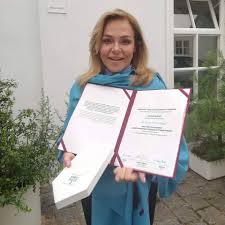 Scroll below and check more details information about current net worth as well as monthly/year salary, expense, income reports! Dagmar Havlova Received Donor Forum S Award Vize 97