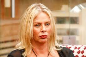 Ela Weber infuriata: "Hanno detto che sono lesbica, come si permettono? Ho  un marito a casa"