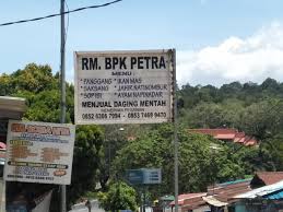 Arena kuliner yang rindang dan terdapat beberapa selfie spots. Rm Bpk Petra Restaurant Batam Restaurant Reviews
