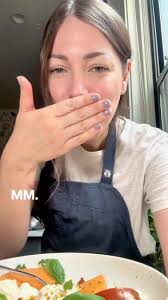 Are you looking for the most simple yet delicious Summer salad? I gotchu 😉  , Tune in tomorrow to see how EASY it is to make this Cantaloupe Burrata  Salad inspired by @mollywellmann Cantaloupe Gin Fizz ...