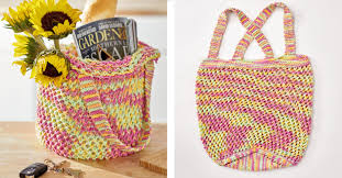 Looking to make a trendy market bag for the summer time? Expanding Knitted Market Bag Free Knitting Pattern
