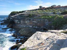 The waverley cemetery opened in 1877 and is a cemetery located on top of the cliffs at bronte in the eastern suburbs of sydney. File Waverley Cemetery In Sydney Jpg Wikipedia
