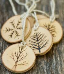 Decorations De Noel A Faire Soi Meme 60 Photos D Idees Diy Main Noel Ornements De Noel En Bois Noel Naturel