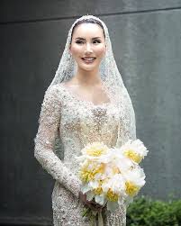 Kebaya adalah busana yang biasa dikenakan pengantin di hari pernikahan, baik elegan banget, 12 kebaya pernikahan yang diprediksi jadi tren 2020. Vera Kebaya Pengantin Batak Terbaru