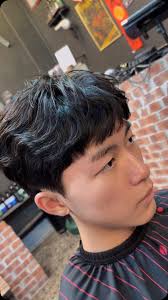 自然日常的捲度🔥🔥🔥, 「手棒燙」, 攝影 , @retrohouse_rexlee 👈, #攝影 #髮型 #髮型師 #理髮 #漸層 ,  #燙髮 #理髮廳 #油頭 #男士 #局部漸層, #中分 #偽中分 #電棒燙 #37分 #手棒燙 , #barber #barbershop ,  #wahl #wahlpro , #手工理髮廳 #retrohouse #retro , #台中 #老宅 #柳川 ...