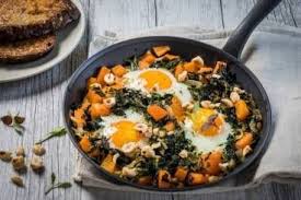 Recette De Poelee De Chou Kale Potimarron Noisettes Et Oeufs Au Plat Rapide Recette Recette Choux Kale Plats Rapide Oeuf Au Plat