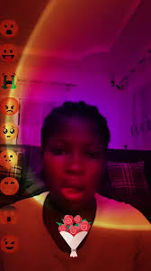 Vidéos de Agnes Kamara (@aguiekamara) avec emoji Doll