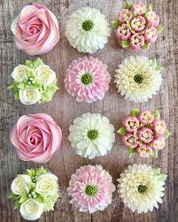 Kerry S Bouqcakes On Instagram Freshly Baked And Piped This Morning Happy Monday Everyone Kerrysbouqcakes Floral Cupcakes Flower Cake Pretty Cupcakes