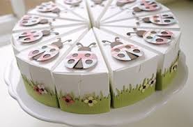 Diese bietet viel platz im inneren für schöne geschenke und glücksbotschaften. Die 14 Besten Ideen Zu Hochzeitstorte Basteln Hochzeitstorte Basteln Hochzeitstorte Torten Basteln