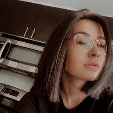 Courtney Hunsicker's Instagram, Twitter & Facebook