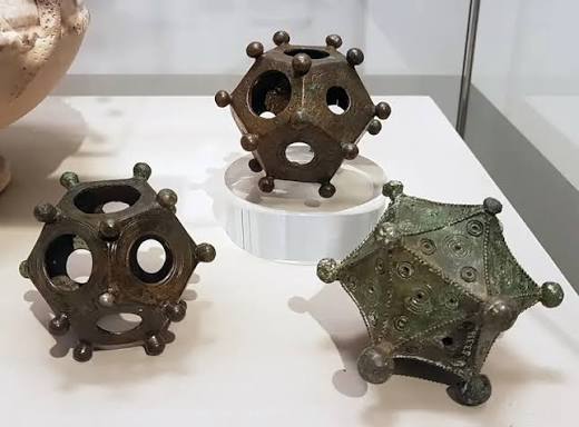 The Ancient Megaminx? 🏛️🤔 Archaeologists have been baffled by the "Roman  Dodecahedron" for centuries! It's a hollow bronze artifact with 12  pentagonal faces, and experts have come up with over 50 theories