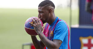 Emerson royal was bought by barcelona in 2019 from atlético mineiro for a fee of 12.7 million euros but it was a joint financial operation along with real betis who also owned part of his economic rights. 7dxuyms9ex6snm