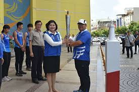 This is a file from the wikimedia commons. å…¨ä¸­è¿åœ£ç«åˆ°äº'æž—åŽ¿é•¿å¼ ä¸½å–„çŽ‡é˜Ÿè¿ŽæŽ¥ åœ£ç«ä¼ é€' å¤§çºªå…ƒ