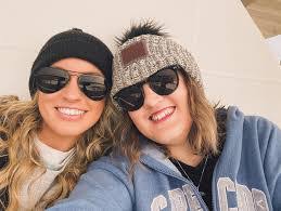 Lindsay Marks's Instagram, Twitter & Facebook