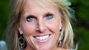 Summer romance novelist Elin Hilderbrand gives her top five beach reads