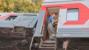 Картинки по запросу Поезд с 465 пассажирами сошёл с рельсов под Санкт-Петербургом