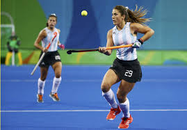 La pareja de esposos, que en río 2016 consiguió la medalla de oro, comandó el desfile de argentina en el estadio nacional de tokio, que llevó a cabo una celebración sobria pero emotiva sin la tradicional presencia de público. Pero En Los Juegos Olimpicos De Rio Argentina Vive Un Momento Insolito Obligada A Ganar El Ultimo Partido Ante I Rio Olympics 2016 Olympics 2016 Rio Olympics