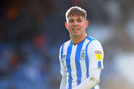 Emile smith rowe once again played starring role with an assist at the emirates gary neville says the youngster's playing style would suit arsenal teams of old.hoped he would bring after loan spells at rb leipzig and huddersfield. Why Arsenal Loanee Emile Smith Rowe Has Big Smile On His Face At Huddersfield Town Yorkshirelive
