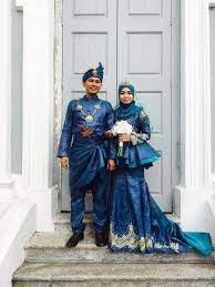 Sarungbhs.co.id adalah website resmi dari brand sarung bhs dibawah naungan pt behaestex, website ini berisi galeri sarung bhs dengan berbagai tipe dan corak, tak hanya sarung, juga tersedia baju muslim, songkok hingga sorban subaiah dari merk bhs. Paling Baru Baju Songket Pengantin Biru Lamaz Morradean