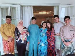 Izara aishah binti hisham (born 28 september 1992) is a malaysian actress and model. Akui Menyesal Izara Aishah Mohon Maaf Kepada Keluarga Tun Mahathir