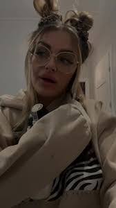 Sandra Tomczyk's Instagram, Twitter & Facebook