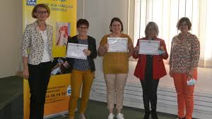 Un petit peu différent de l'aide à domicile, les soins à domicile, comme son nom l'indique, en plus de l'aide qu'on offre à la personne dépourvue d'autonomie, consiste également à offrir tous les soins nécessaire dont l'employeur a besoin, surtout s'il est concerné par une maladie ou encore un. Ngv0nwcx3qlrpm