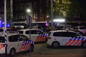 Twee gewonden na schietpartij in den haag. Politie Onderzoekt Nachtelijke Schietpartij Op Lorentzplein Foto Ad Nl