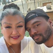 Who can create custom items for me in Santa Ana?