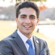 Stefanie Page's Instagram, Twitter & Facebook