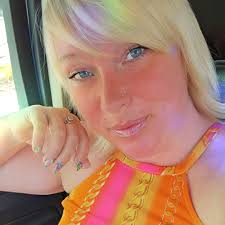 🍁Burwinkel Farms in Ross, Ohio offers hayrides, corn mazes, pumpkin  picking, and sweet farm animals—all perfect for a family day out. Don't  miss their fresh apples and homemade caramel apples at the