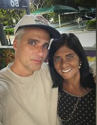 Bruno Gagliasso faz as pazes com a mãe após anos brigados por desavenças  políticas